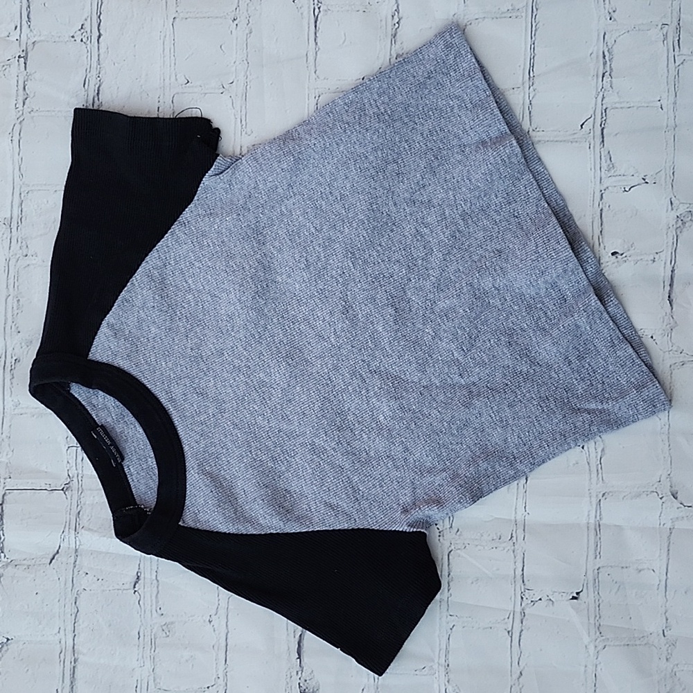 BRANDY MELVILLE CROP TOP